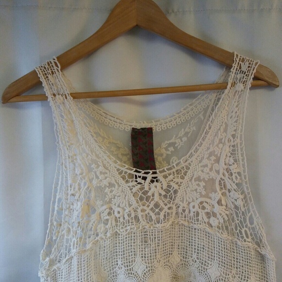 WallpapHER Boho Sleeveless Delicate Lace B… - Picture 2 of 7